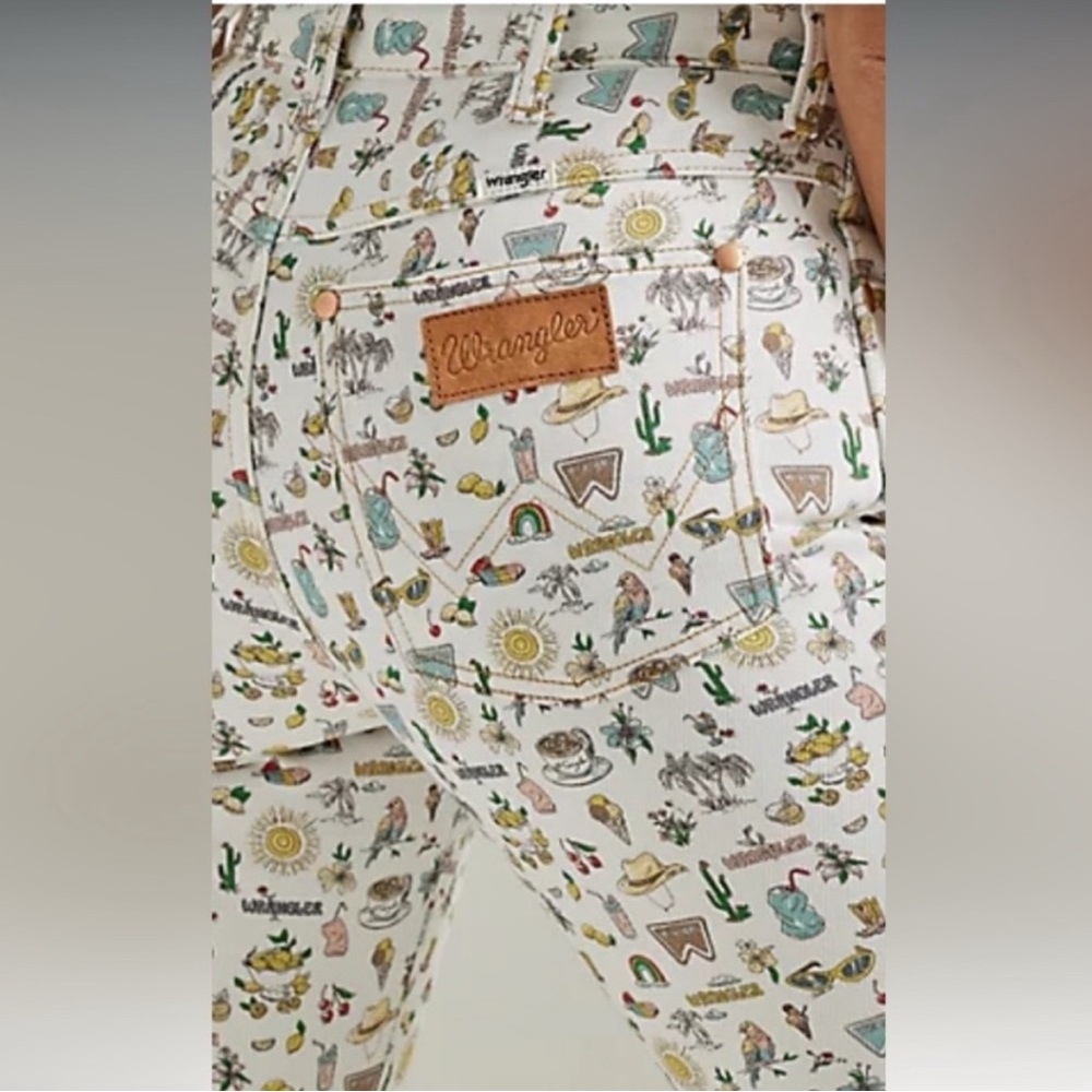 Wrangler NWT size 33 672 Hi-Rise Kick Flare Lifes Lemons Wrock Western Cactus